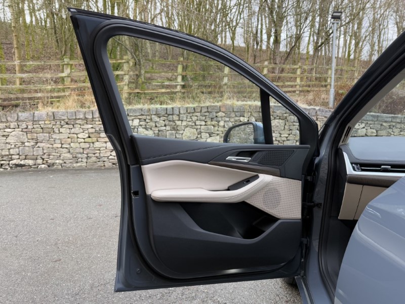 2025 (74) BMW 2 SERIES 230e xDrive Luxury 5dr DCT 3896126