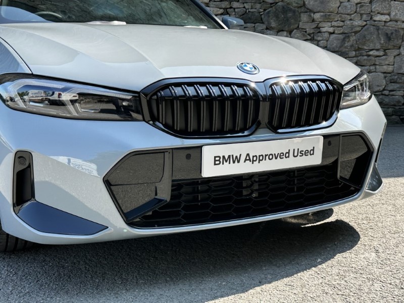 2025 (25) BMW 3 SERIES 330e M Sport Saloon  4305697