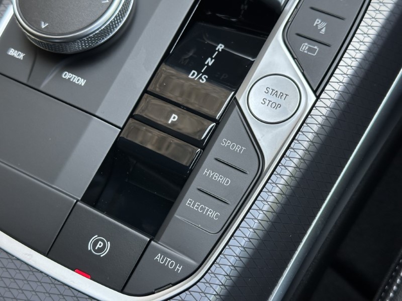 2025 (25) BMW 3 SERIES 330e M Sport Saloon  4305654