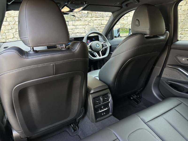 2025 (25) BMW 3 SERIES 330e M Sport Saloon  4305682