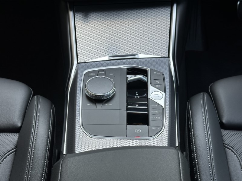 2025 (25) BMW 3 SERIES 330e M Sport Saloon  4305648