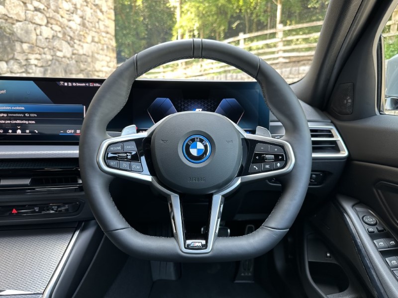 2025 (25) BMW 3 SERIES 330e M Sport Saloon  4305647