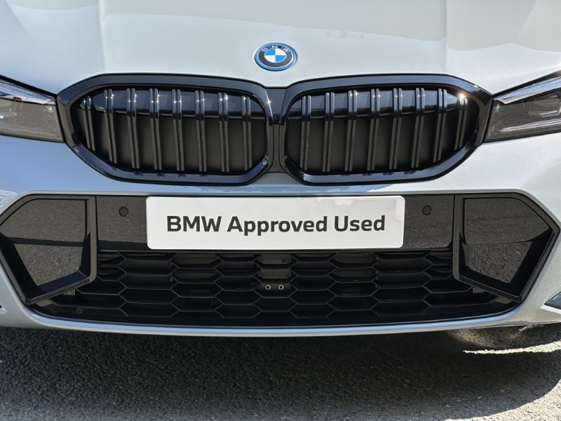 2025 (25) BMW 3 SERIES 330e M Sport Saloon  4305699