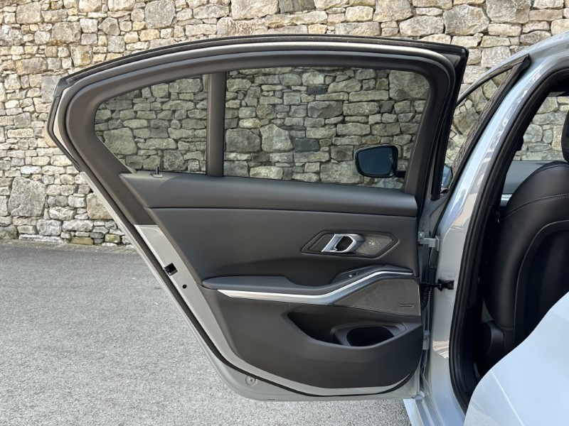 2025 (25) BMW 3 SERIES 330e M Sport Saloon  4305681