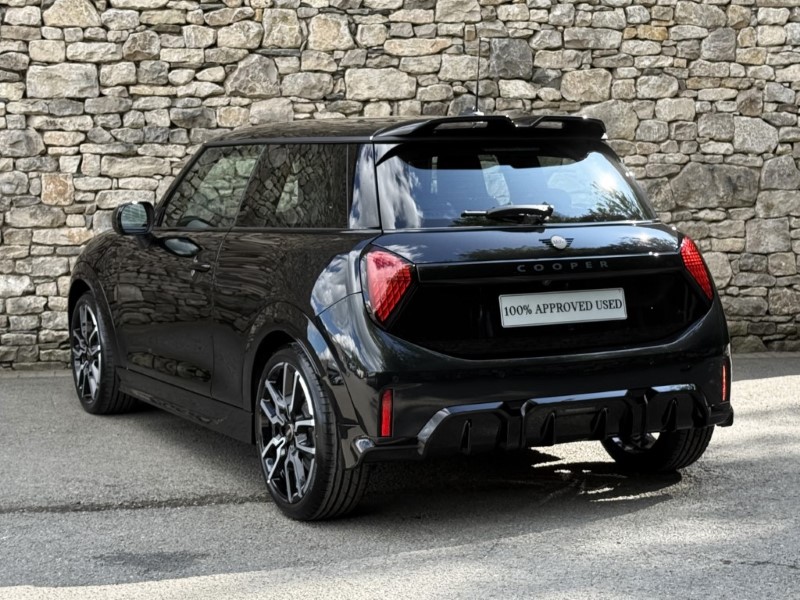 2025 (25) MINI HATCHBACK 1.5 Cooper Classic Premium 3dr