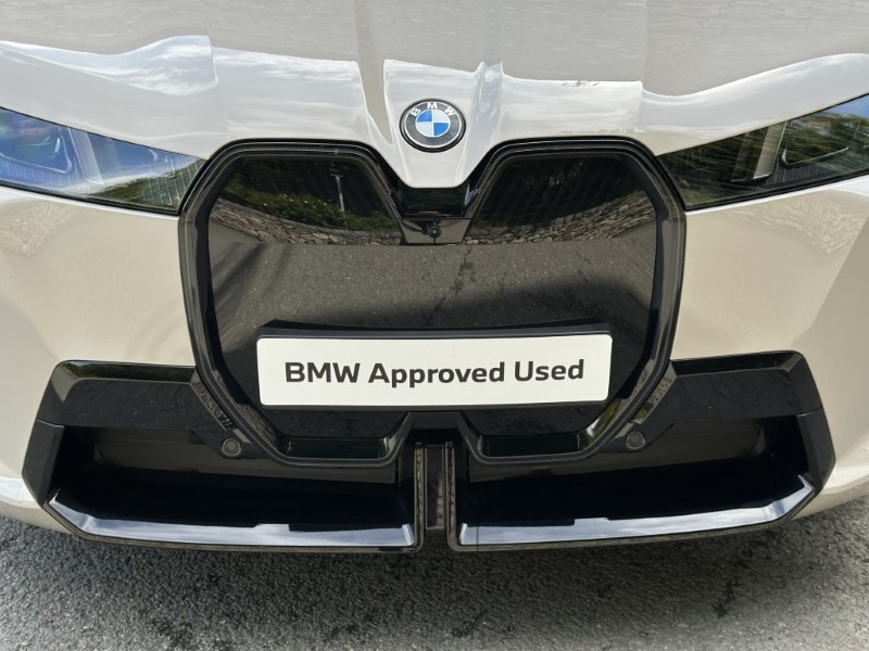 2025 (25) BMW iX 300kW xDrive45 M Sport 101kWh 5dr Auto 4483387