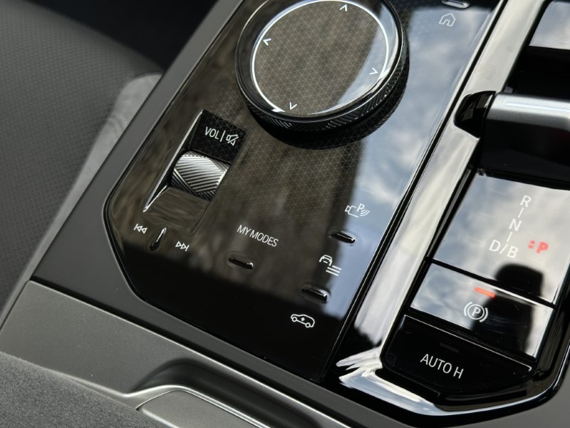 2025 (25) BMW iX 300kW xDrive45 M Sport 101kWh 5dr Auto 4483344