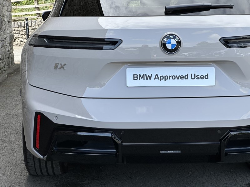 2025 (25) BMW iX 300kW xDrive45 M Sport 101kWh 5dr Auto 4483331