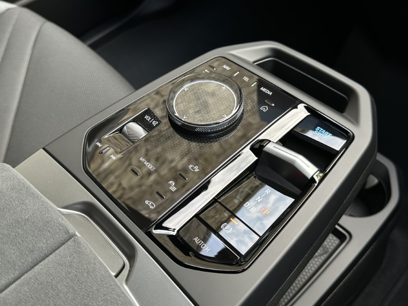 2025 (25) BMW iX 300kW xDrive45 M Sport 101kWh 5dr Auto 4483343