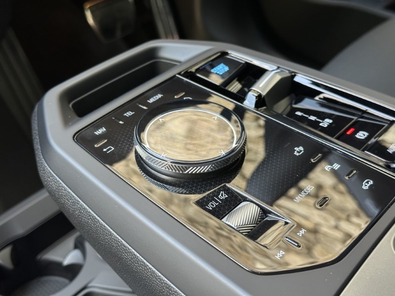 2025 (25) BMW iX 300kW xDrive45 M Sport 101kWh 5dr Auto 4483363