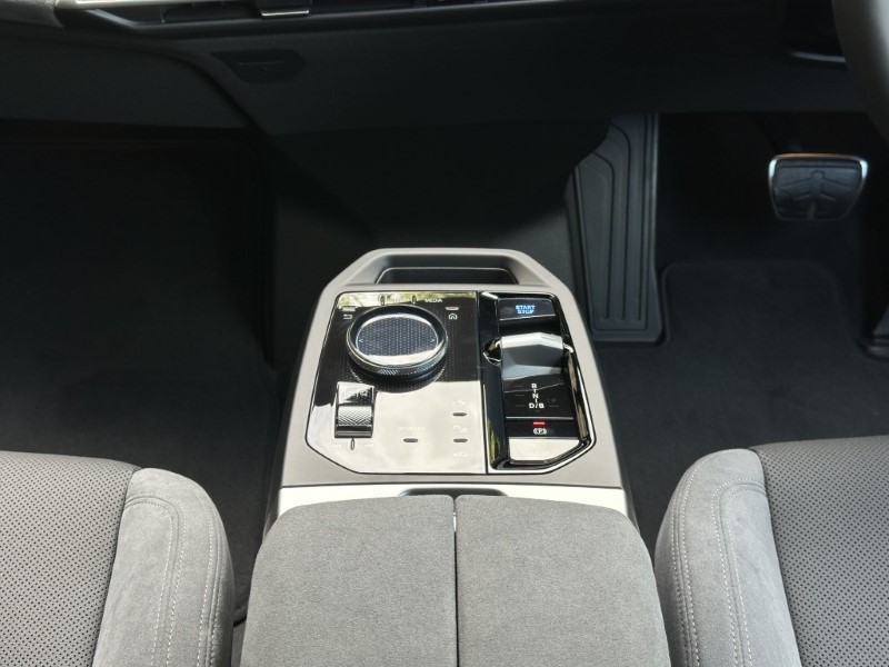 2025 (25) BMW iX 300kW xDrive45 M Sport 101kWh 5dr Auto 4483340
