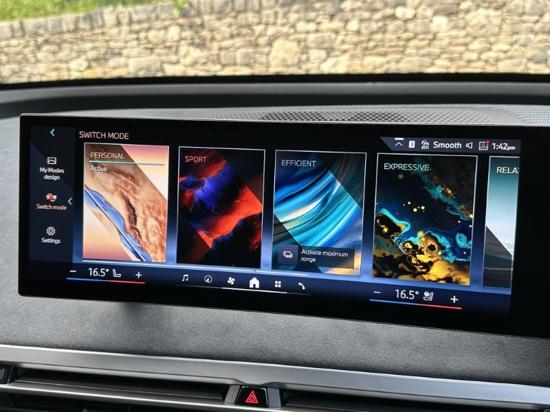 2025 (25) BMW iX 300kW xDrive45 M Sport 101kWh 5dr Auto 4483379