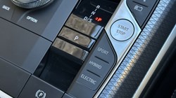 2025 (75) BMW 3 SERIES 330e 22.3 kWh M Sport 4dr Saloon 4911428