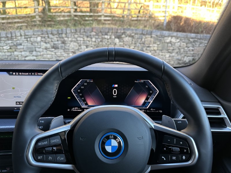 2025 (75) BMW 3 SERIES 330e 22.3 kWh M Sport 4dr Saloon 4911466