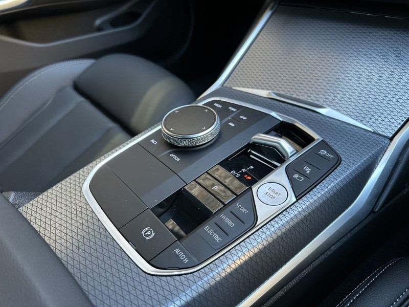 2025 (75) BMW 3 SERIES 330e 22.3 kWh M Sport 4dr Saloon 4911427