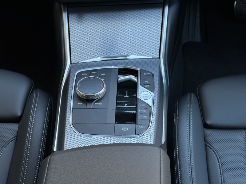 2025 (75) BMW 3 SERIES 330e 22.3 kWh M Sport 4dr Saloon 4911420