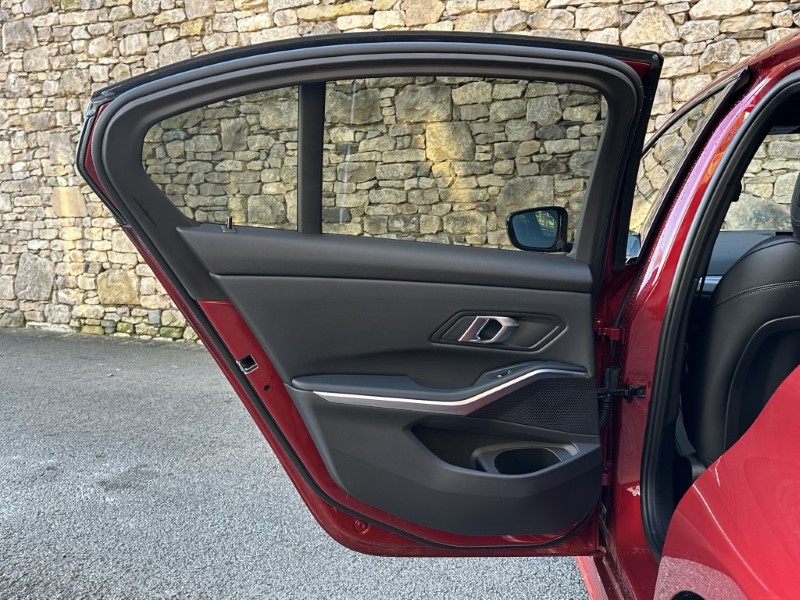 2025 (75) BMW 3 SERIES 330e 22.3 kWh M Sport 4dr Saloon 4911454