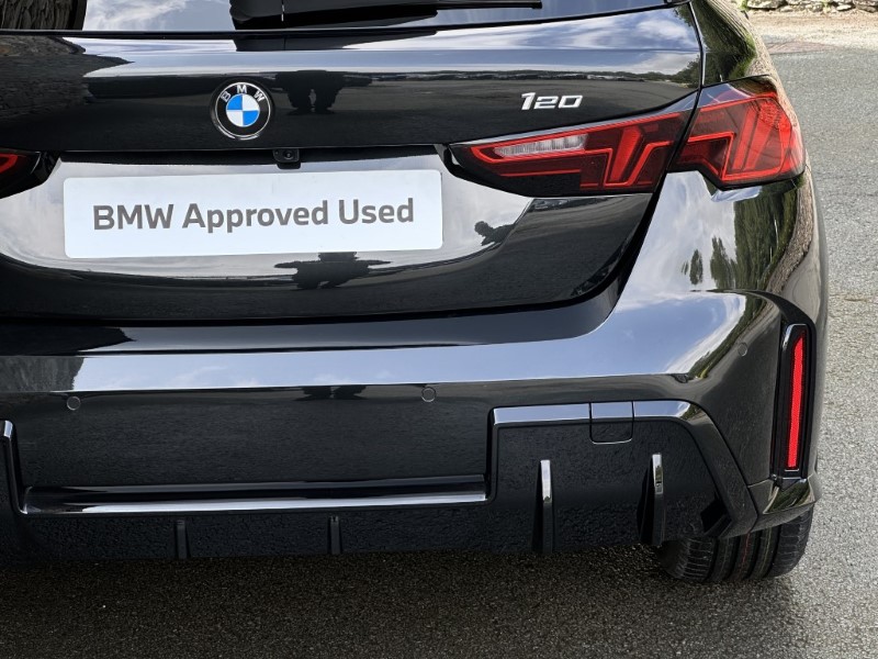 2025 (75) BMW 1 SERIES 120 M Sport 5dr  4602090