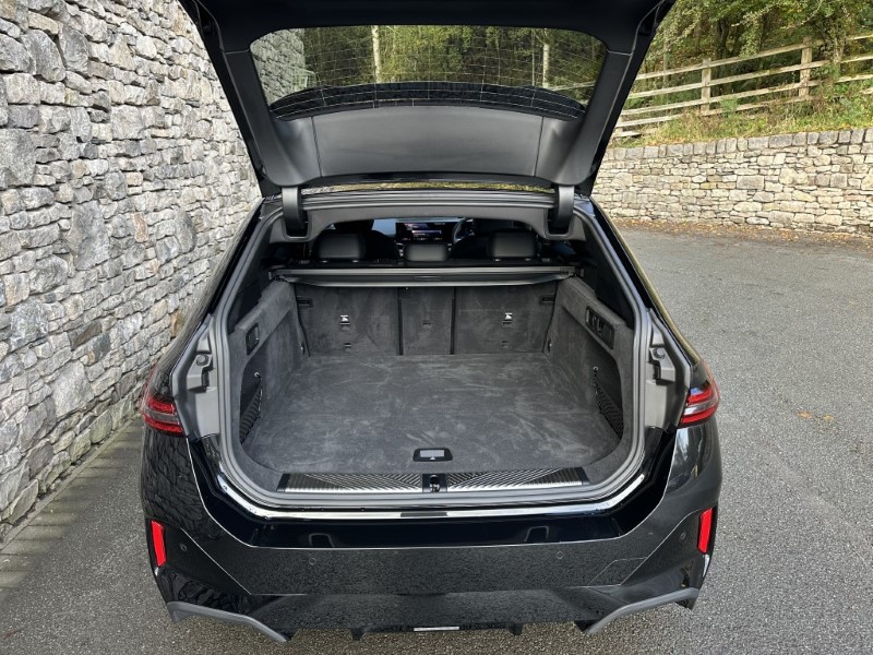 2025 (25) BMW I5 250kW eDrive40 M Sport Pro Touring  4696612