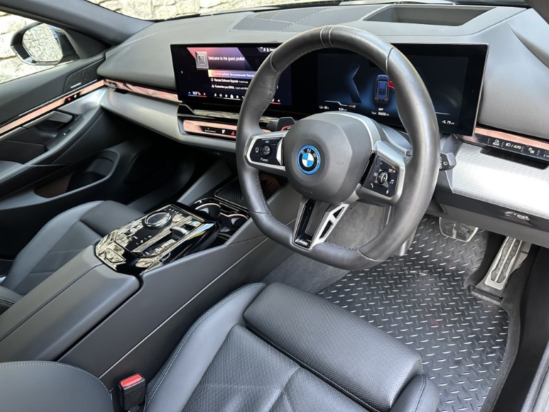 2025 (25) BMW I5 250kW eDrive40 M Sport Pro Touring  4696617