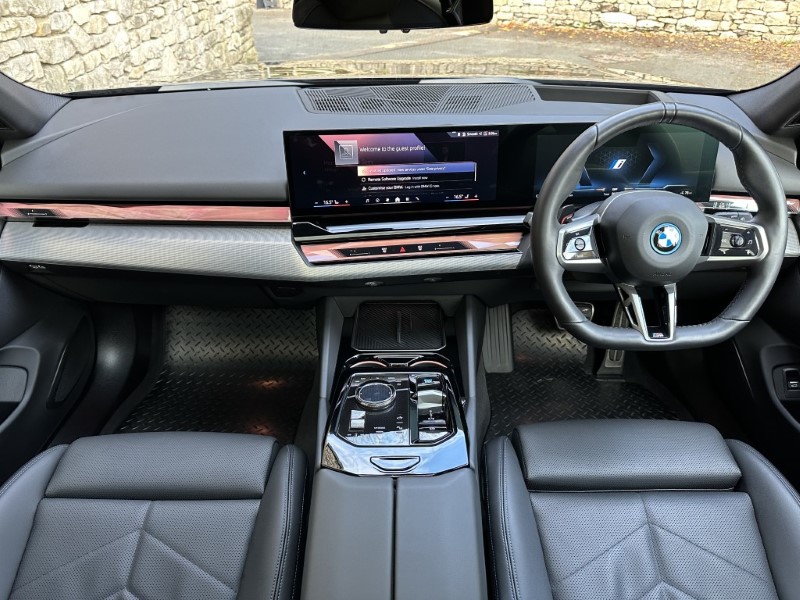 2025 (25) BMW I5 250kW eDrive40 M Sport Pro Touring  4696621