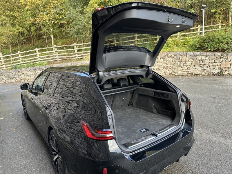 2025 (25) BMW I5 250kW eDrive40 M Sport Pro Touring  4696614