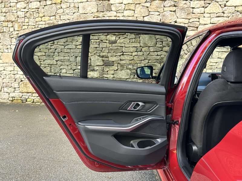 2025 (25) BMW 3 SERIES 320i M Sport 4dr Saloon  4693656