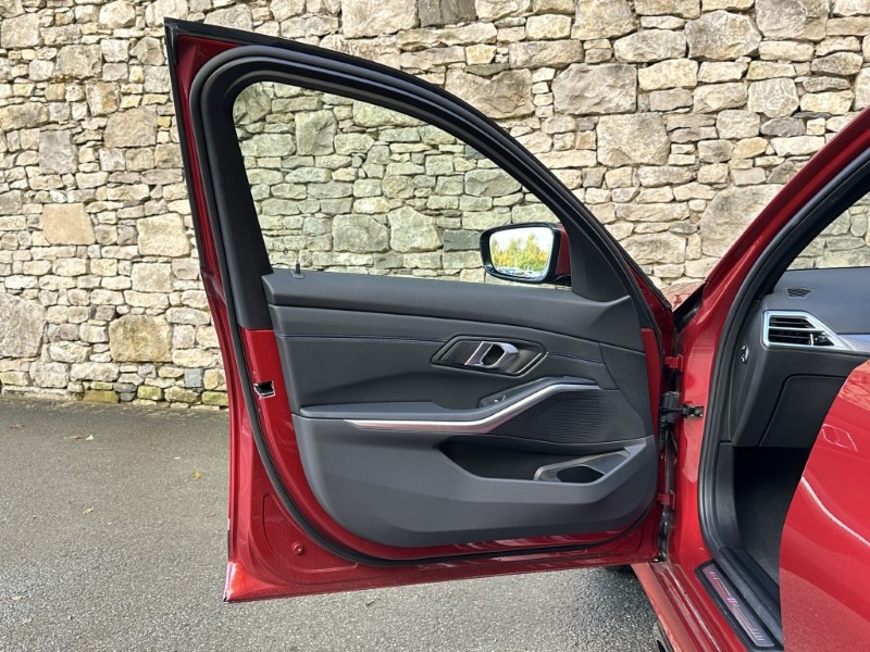 2025 (25) BMW 3 SERIES 320i M Sport 4dr Saloon  4693655