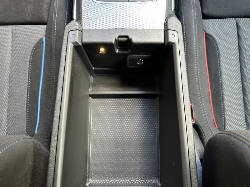 2025 (25) BMW 3 SERIES 320i M Sport 4dr Saloon  4693625