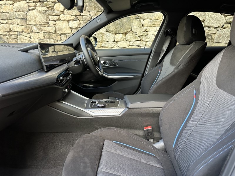 2025 (25) BMW 3 SERIES 320i M Sport 4dr Saloon  4693647