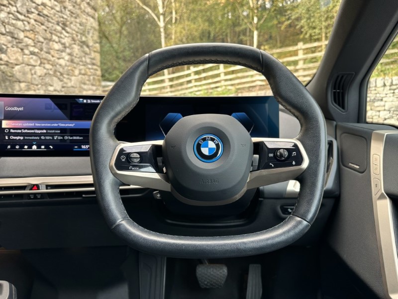 2023 (73) BMW iX 240kW xDrive40 M Sport 4711376