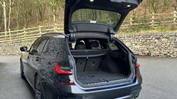 2022 (22) BMW 3 SERIES 320i M Sport 5dr Touring 4837034