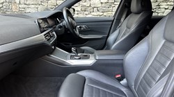 2022 (22) BMW 3 SERIES 320i M Sport 5dr Touring 4837065