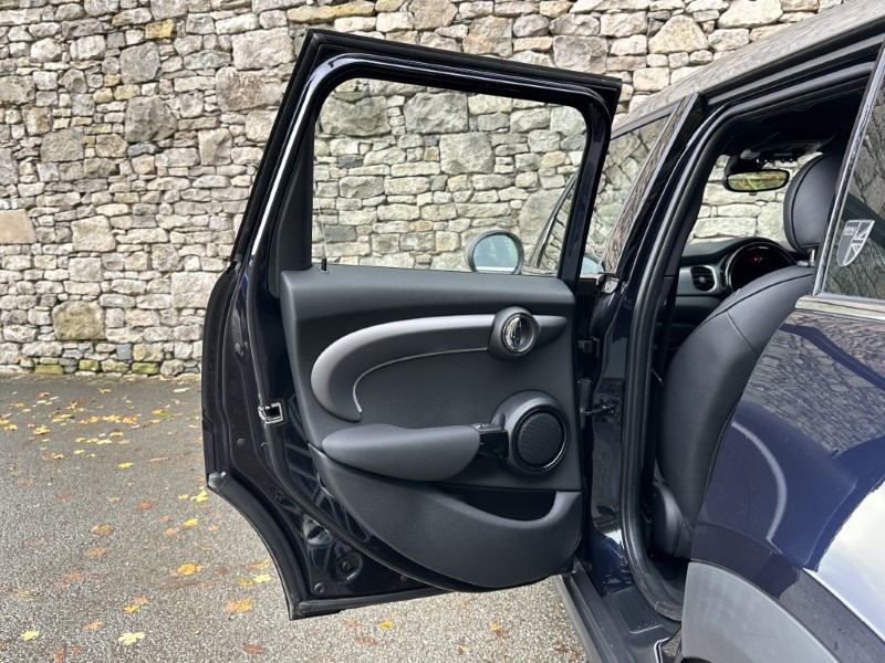 2023 (23) MINI HATCHBACK 1.5 Cooper Exclusive 5dr 4730292
