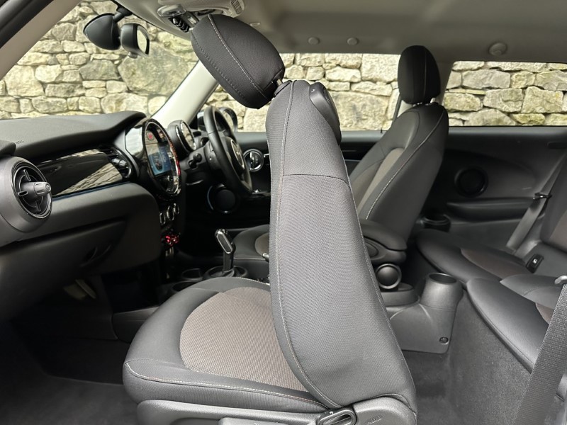 2022 (72) MINI HATCHBACK 1.5 Cooper Classic 3dr Auto 4751219