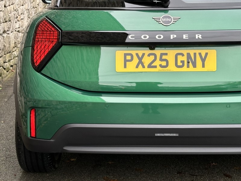 2025 (25) MINI COOPER 1.5 C Exclusive 3dr Auto 4725388