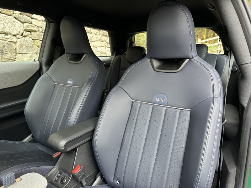 2025 (25) MINI COOPER 1.5 C Exclusive 3dr Auto 4725419