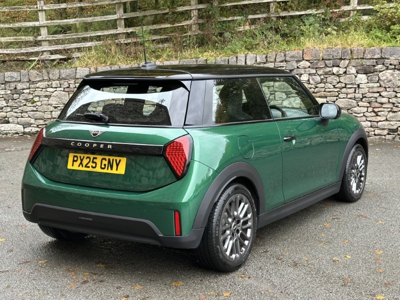 2025 (25) MINI COOPER 1.5 C Exclusive 3dr Auto 4725452