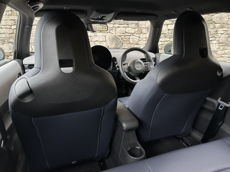 2025 (25) MINI COOPER 1.5 C Exclusive 3dr Auto 4725429