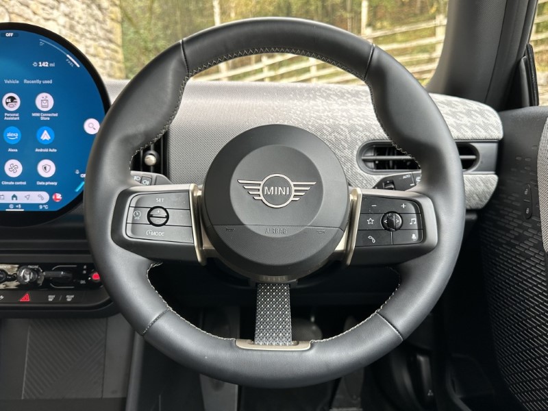 2025 (25) MINI COOPER 1.5 C Exclusive 3dr Auto 4725401