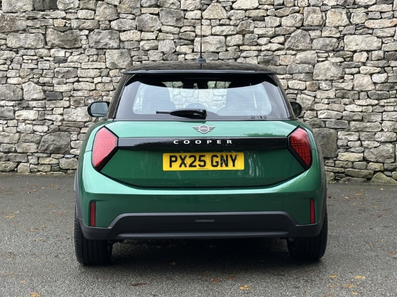 2025 (25) MINI COOPER 1.5 C Exclusive 3dr Auto 4725425