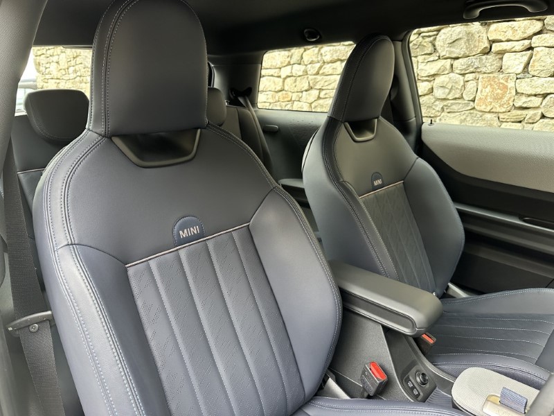 2025 (25) MINI COOPER 1.5 C Exclusive 3dr Auto 4725396