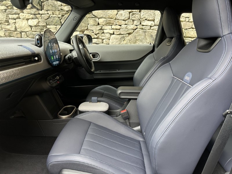 2025 (25) MINI COOPER 1.5 C Exclusive 3dr Auto 4725416