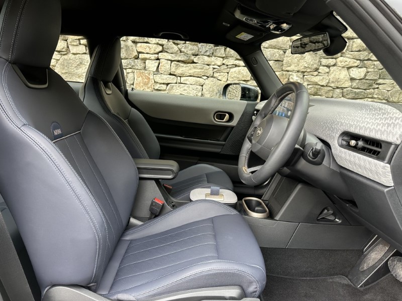 2025 (25) MINI COOPER 1.5 C Exclusive 3dr Auto 4725395