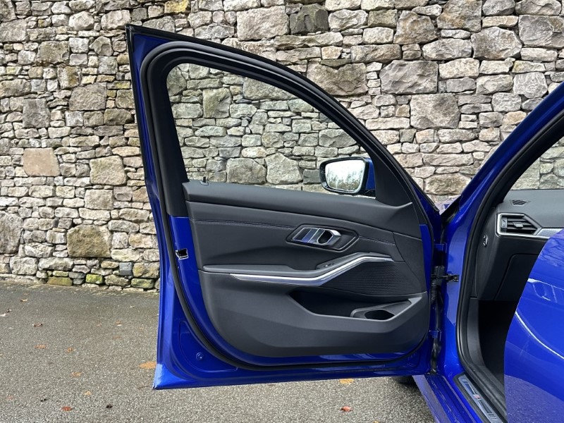 2023 (73) BMW 3 SERIES 320i M Sport 4dr Saloon 4768355