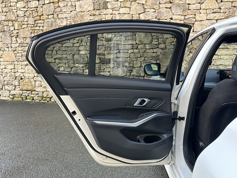 2025 (25) BMW 3 SERIES 320i M Sport 4dr Saloon 4805538