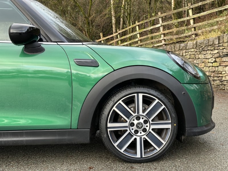 2023 (73) MINI HATCHBACK 1.5 Cooper Exclusive 5dr Auto 4804705