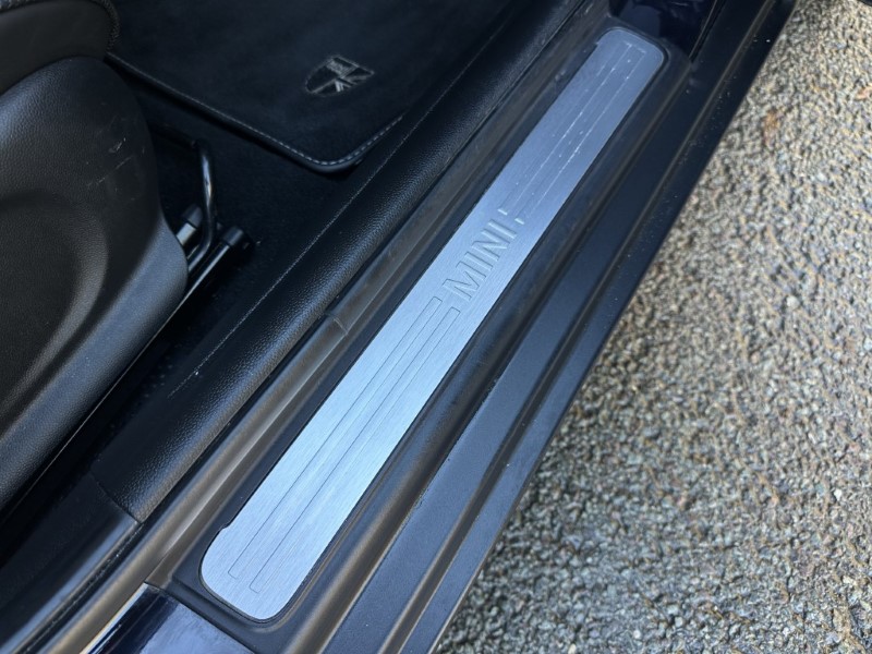 2022 (72) MINI HATCHBACK 1.5 Cooper Exclusive 5dr Auto 4791935