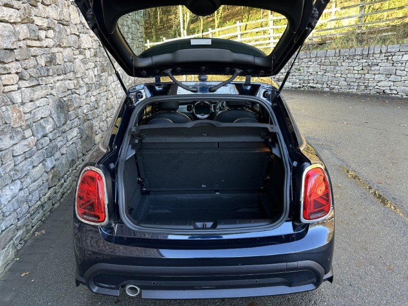 2022 (72) MINI HATCHBACK 1.5 Cooper Exclusive 5dr Auto 4791931