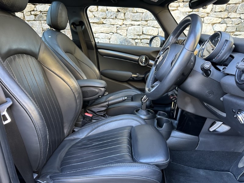 2022 (72) MINI HATCHBACK 1.5 Cooper Exclusive 5dr Auto 4791934